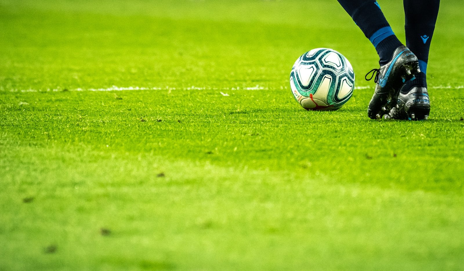 新闻资讯栏目看台与赛场氛围配图